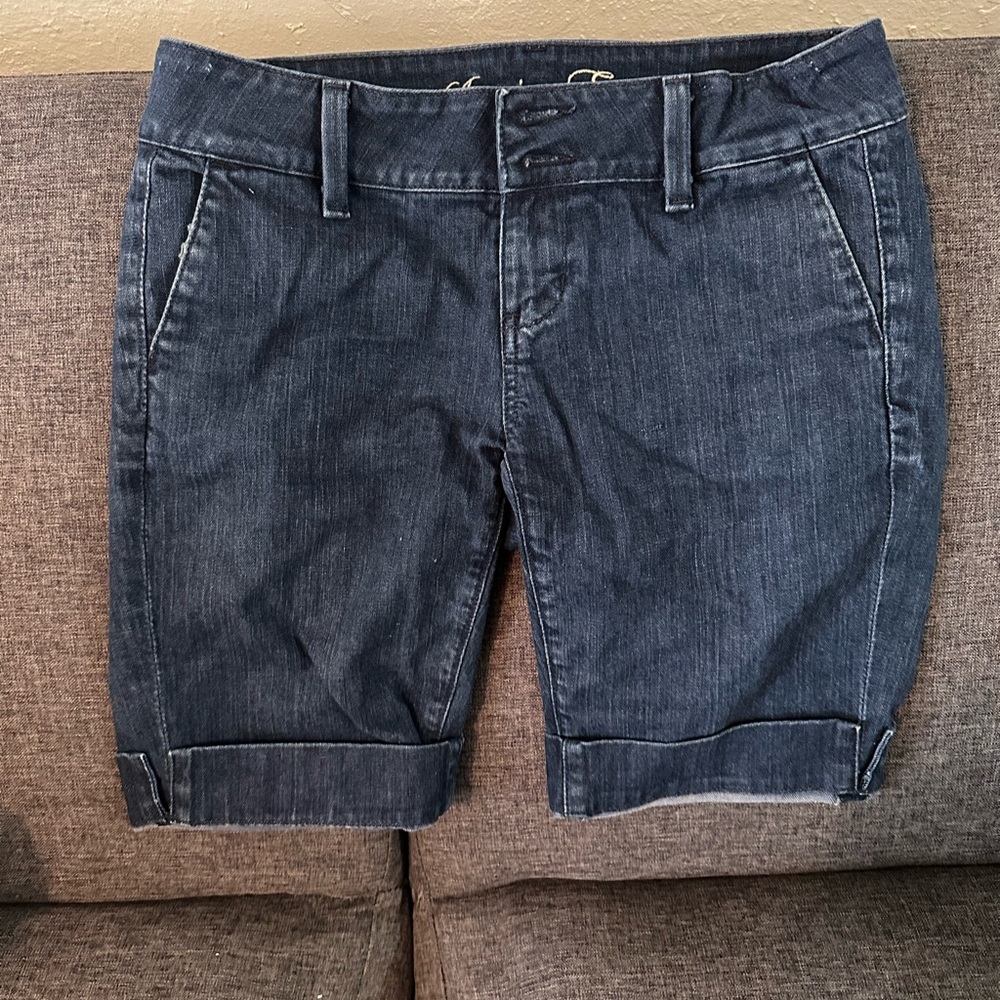 American Eagle women’s jean shorts.